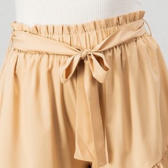 ✨RUFFLED HEM RIBBON BELT SHORTS✨ - Picture 5 of 5